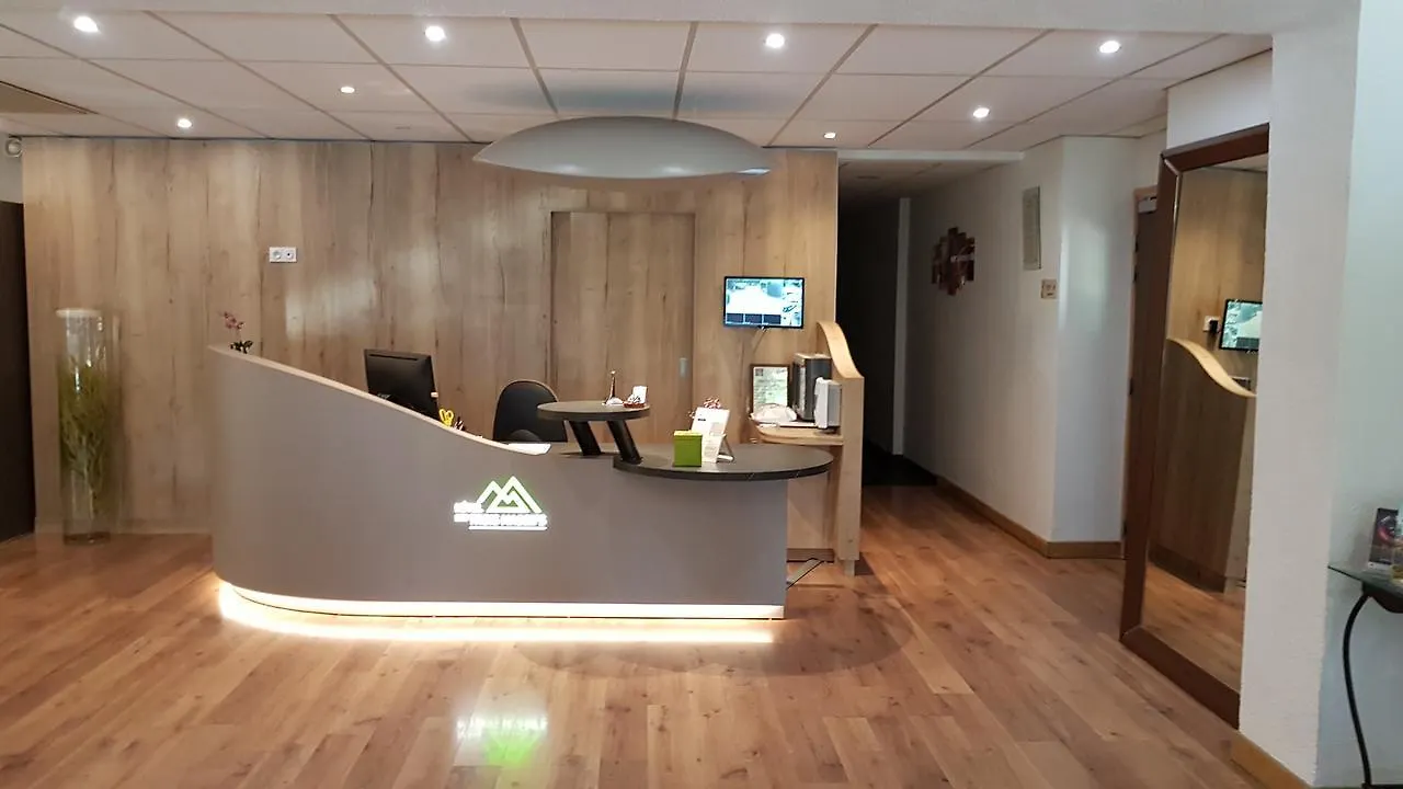 Hotel Logis Des Trois Massifs à Claix  France