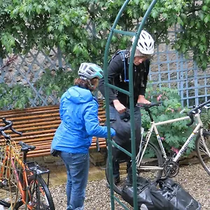 https://la-mirandole.midi-pyreneeshotels.com